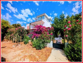 Didim'de Satılık Yazlık - Denize 500 Metre Mesafede, Sağtur'da Tripleks Villa