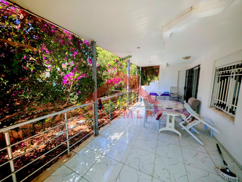 Didim'de Satılık Yazlık - Denize 500 Metre Mesafede, Sağtur'da Tripleks Villa