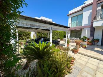 Tek Yetkili KKTC Girne Yeşiltepe nin Bitiminde Özel Dekorasyonlu 4+1 Satılık Villa