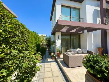 Tek Yetkili KKTC Girne Yeşiltepe nin Bitiminde Özel Dekorasyonlu 4+1 Satılık Villa