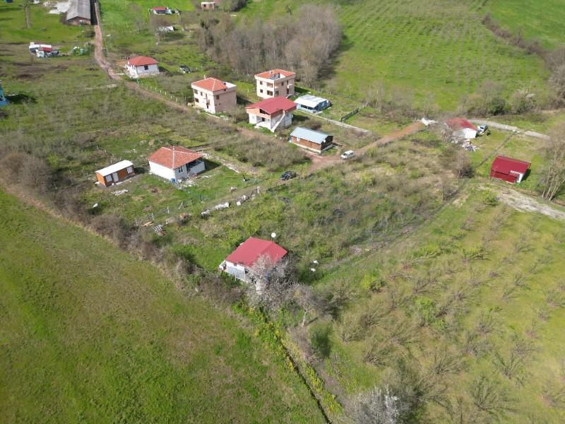 Kocaeli Kandıra Çamkonak Köyünde  Satılık ev ve arsası