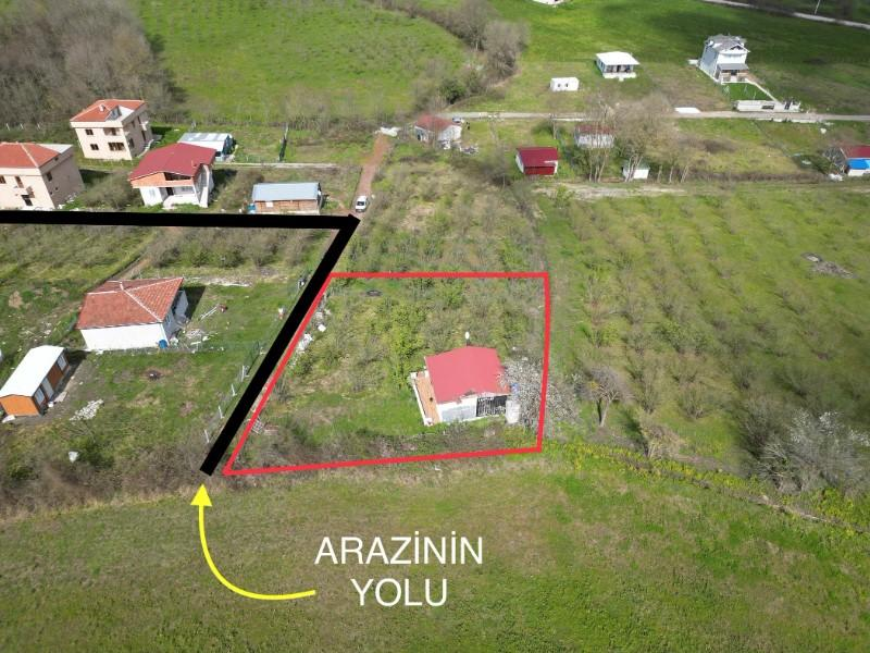 Kocaeli Kandıra Çamkonak Köyünde  Satılık ev ve arsası