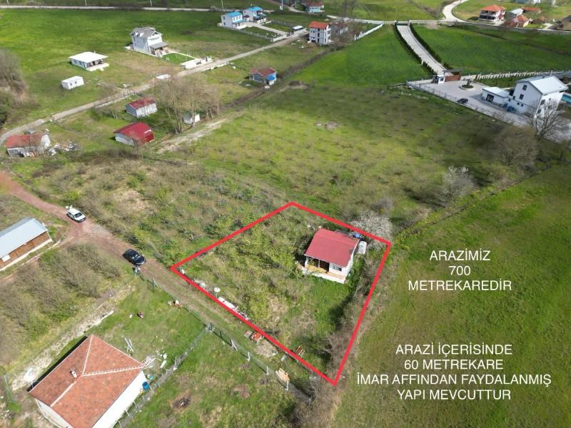 Kocaeli Kandıra Çamkonak Köyünde  Satılık ev ve arsası