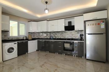 ASLAN'DAN DENİZE SIFIR SİTEDE HAVUZLU GENİŞ 3+1