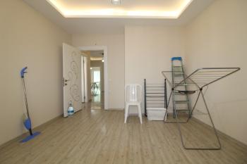 ASLAN'DAN DENİZE SIFIR SİTEDE HAVUZLU GENİŞ 3+1