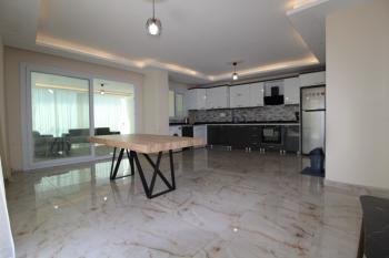 ASLAN'DAN DENİZE SIFIR SİTEDE HAVUZLU GENİŞ 3+1