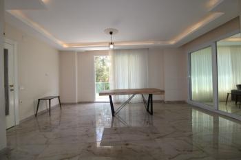 ASLAN'DAN DENİZE SIFIR SİTEDE HAVUZLU GENİŞ 3+1