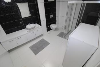 ASLAN'DAN DENİZE SIFIR SİTEDE HAVUZLU GENİŞ 3+1