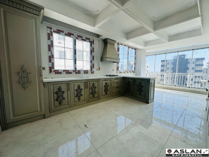 ASLAN'DAN MEZİTLİ DE HAVUZLU BEYAZ EŞYALI VE KLİLMALI LÜX 4+1