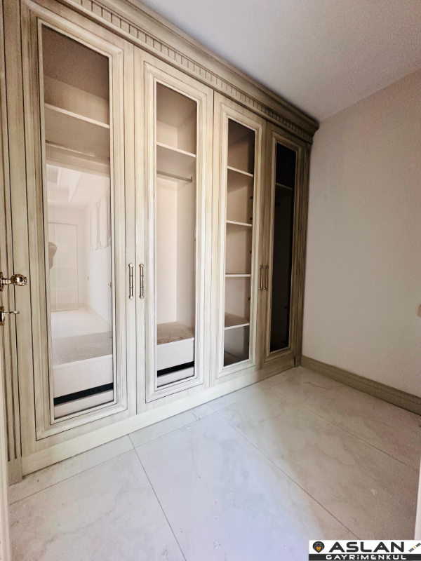 ASLAN'DAN MEZİTLİ DE HAVUZLU BEYAZ EŞYALI VE KLİLMALI LÜX 4+1