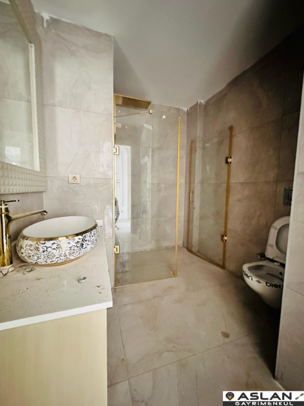 ASLAN'DAN MEZİTLİ DE HAVUZLU BEYAZ EŞYALI VE KLİLMALI LÜX 4+1