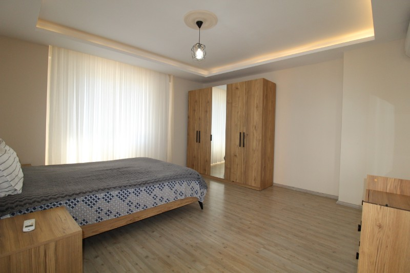 ASLAN'DAN DENİZE SIFIR SİTEDE HAVUZLU GENİŞ 3+1