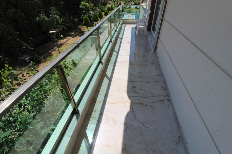 ASLAN'DAN DENİZE SIFIR SİTEDE HAVUZLU GENİŞ 3+1