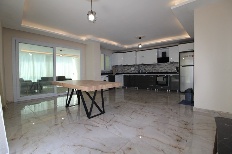 ASLAN'DAN DENİZE SIFIR SİTEDE HAVUZLU GENİŞ 3+1