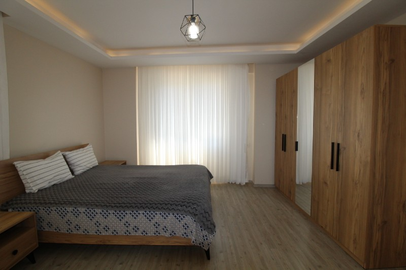 ASLAN'DAN DENİZE SIFIR SİTEDE HAVUZLU GENİŞ 3+1