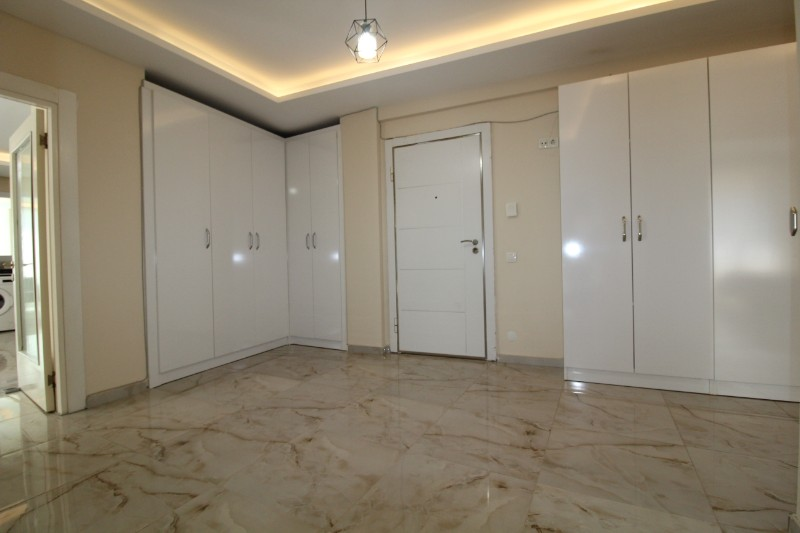 ASLAN'DAN DENİZE SIFIR SİTEDE HAVUZLU GENİŞ 3+1