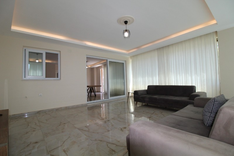 ASLAN'DAN DENİZE SIFIR SİTEDE HAVUZLU GENİŞ 3+1