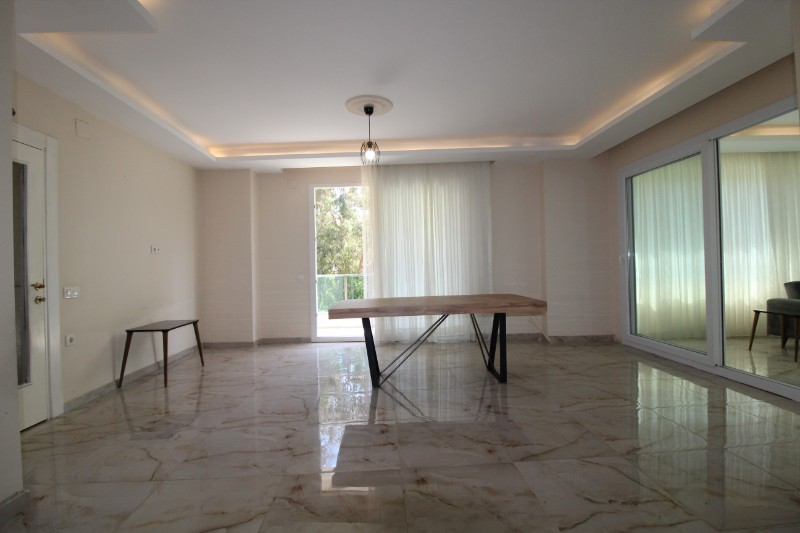 ASLAN'DAN DENİZE SIFIR SİTEDE HAVUZLU GENİŞ 3+1