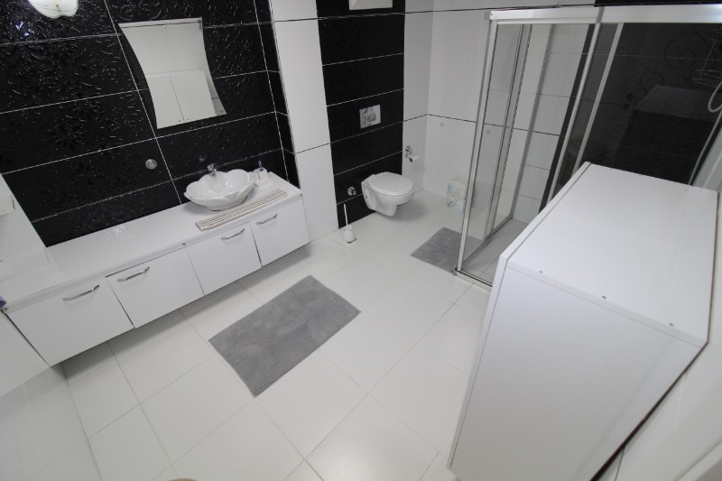 ASLAN'DAN DENİZE SIFIR SİTEDE HAVUZLU GENİŞ 3+1