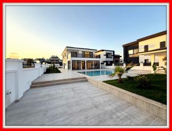 Didim'de 600 Metre Kare Arsa İçerisinde Satılık Beyaz Saray