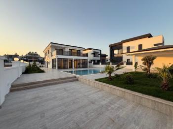 Didim'de 600 Metre Kare Arsa İçerisinde Satılık Beyaz Saray