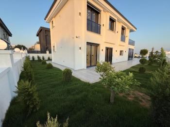 Didim'de 600 Metre Kare Arsa İçerisinde Satılık Beyaz Saray