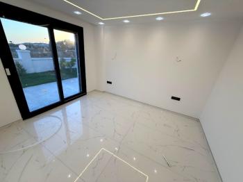 Didim'de 600 Metre Kare Arsa İçerisinde Satılık Beyaz Saray