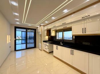 Didim'de 600 Metre Kare Arsa İçerisinde Satılık Beyaz Saray