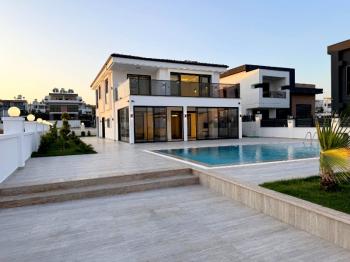 Didim'de 600 Metre Kare Arsa İçerisinde Satılık Beyaz Saray