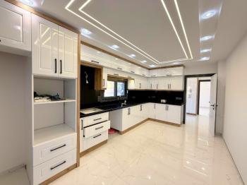 Didim'de 600 Metre Kare Arsa İçerisinde Satılık Beyaz Saray