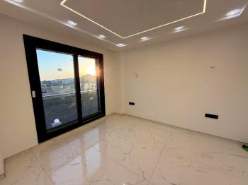 Didim'de 600 Metre Kare Arsa İçerisinde Satılık Beyaz Saray