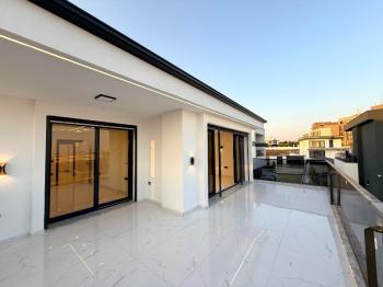 Didim'de 600 Metre Kare Arsa İçerisinde Satılık Beyaz Saray