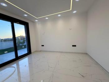 Didim'de 600 Metre Kare Arsa İçerisinde Satılık Beyaz Saray