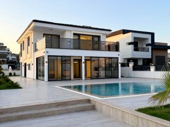 Didim'de 600 Metre Kare Arsa İçerisinde Satılık Beyaz Saray