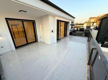 Didim'de 600 Metre Kare Arsa İçerisinde Satılık Beyaz Saray