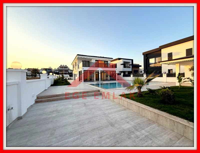 Didim'de 600 Metre Kare Arsa İçerisinde Satılık Beyaz Saray