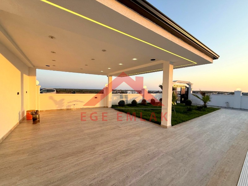 Didim'de 600 Metre Kare Arsa İçerisinde Satılık Beyaz Saray