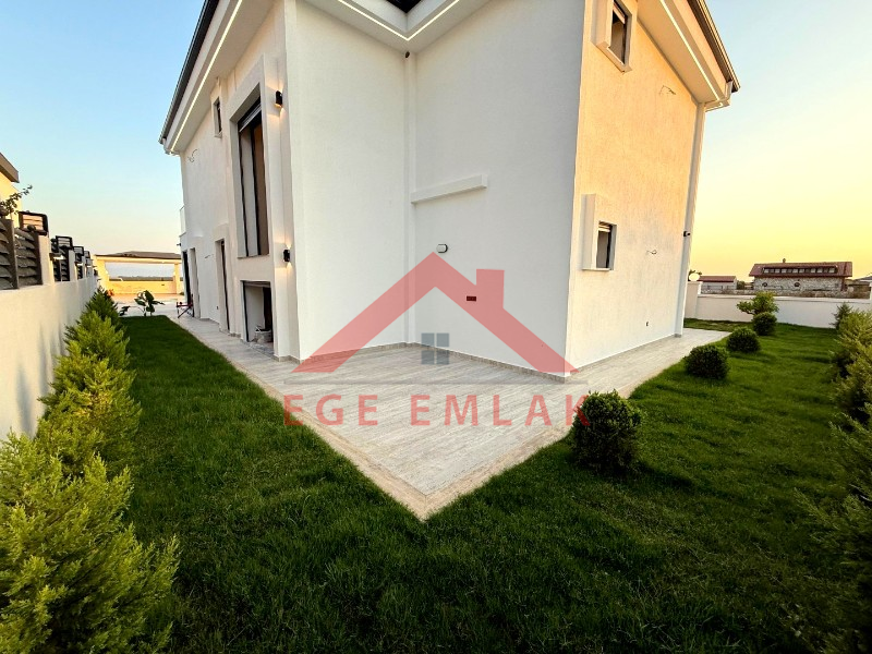 Didim'de 600 Metre Kare Arsa İçerisinde Satılık Beyaz Saray