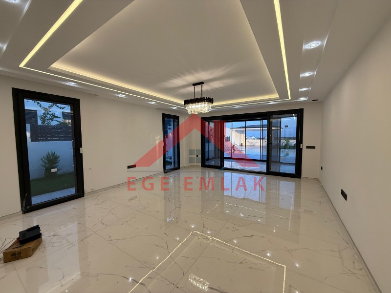 Didim'de 600 Metre Kare Arsa İçerisinde Satılık Beyaz Saray