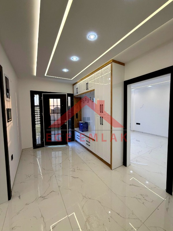 Didim'de 600 Metre Kare Arsa İçerisinde Satılık Beyaz Saray