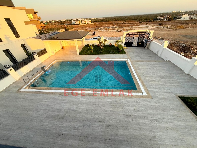 Didim'de 600 Metre Kare Arsa İçerisinde Satılık Beyaz Saray