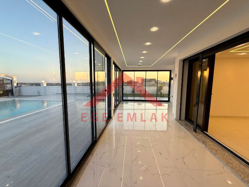 Didim'de 600 Metre Kare Arsa İçerisinde Satılık Beyaz Saray