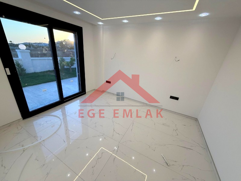 Didim'de 600 Metre Kare Arsa İçerisinde Satılık Beyaz Saray