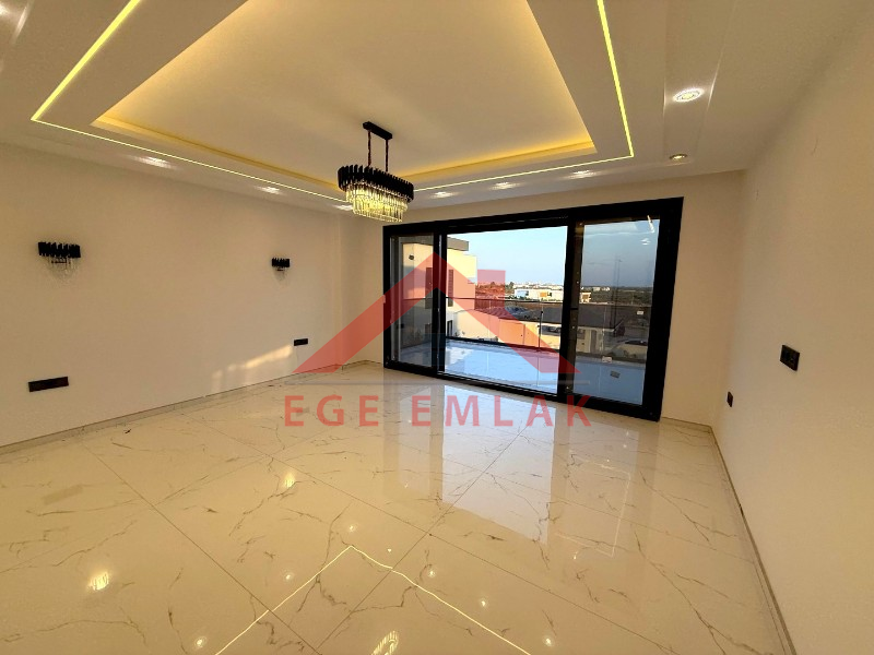 Didim'de 600 Metre Kare Arsa İçerisinde Satılık Beyaz Saray