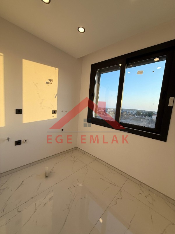 Didim'de 600 Metre Kare Arsa İçerisinde Satılık Beyaz Saray