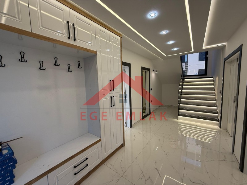 Didim'de 600 Metre Kare Arsa İçerisinde Satılık Beyaz Saray