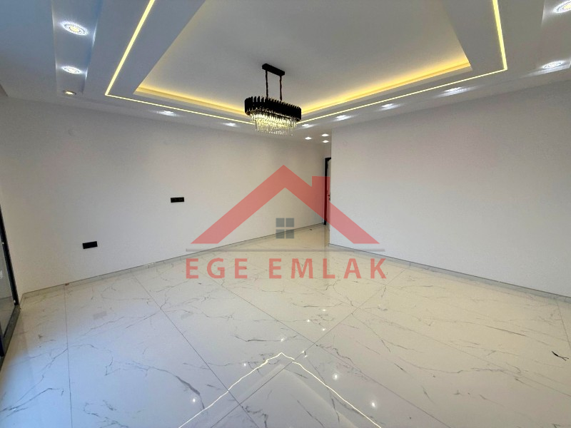 Didim'de 600 Metre Kare Arsa İçerisinde Satılık Beyaz Saray