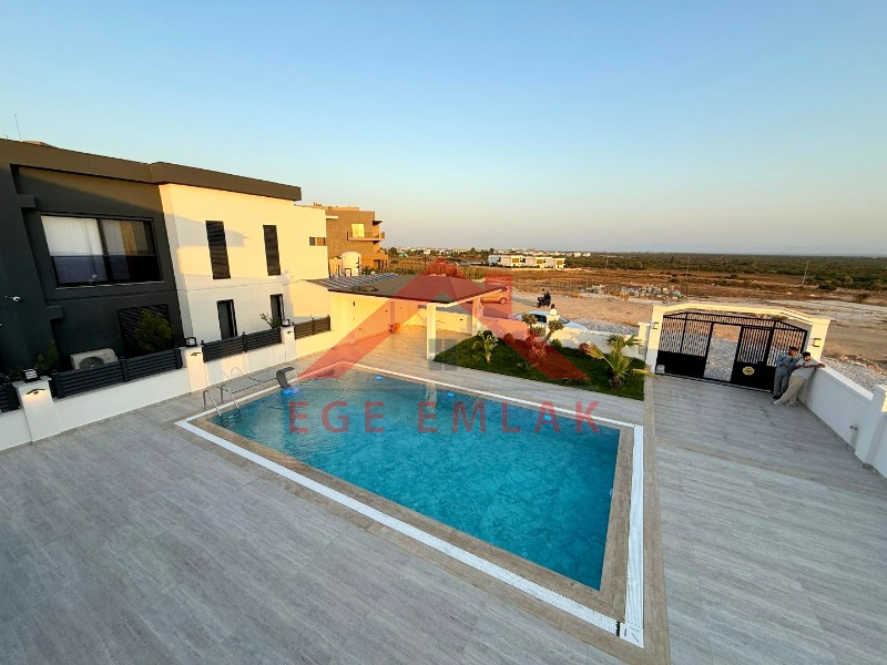 Didim'de 600 Metre Kare Arsa İçerisinde Satılık Beyaz Saray