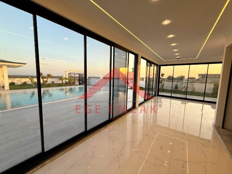 Didim'de 600 Metre Kare Arsa İçerisinde Satılık Beyaz Saray