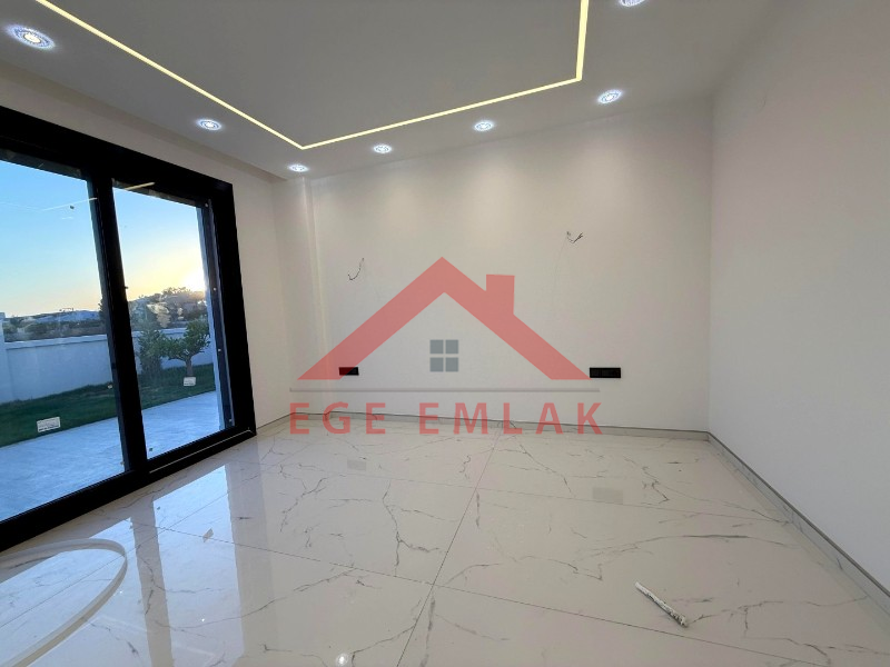 Didim'de 600 Metre Kare Arsa İçerisinde Satılık Beyaz Saray